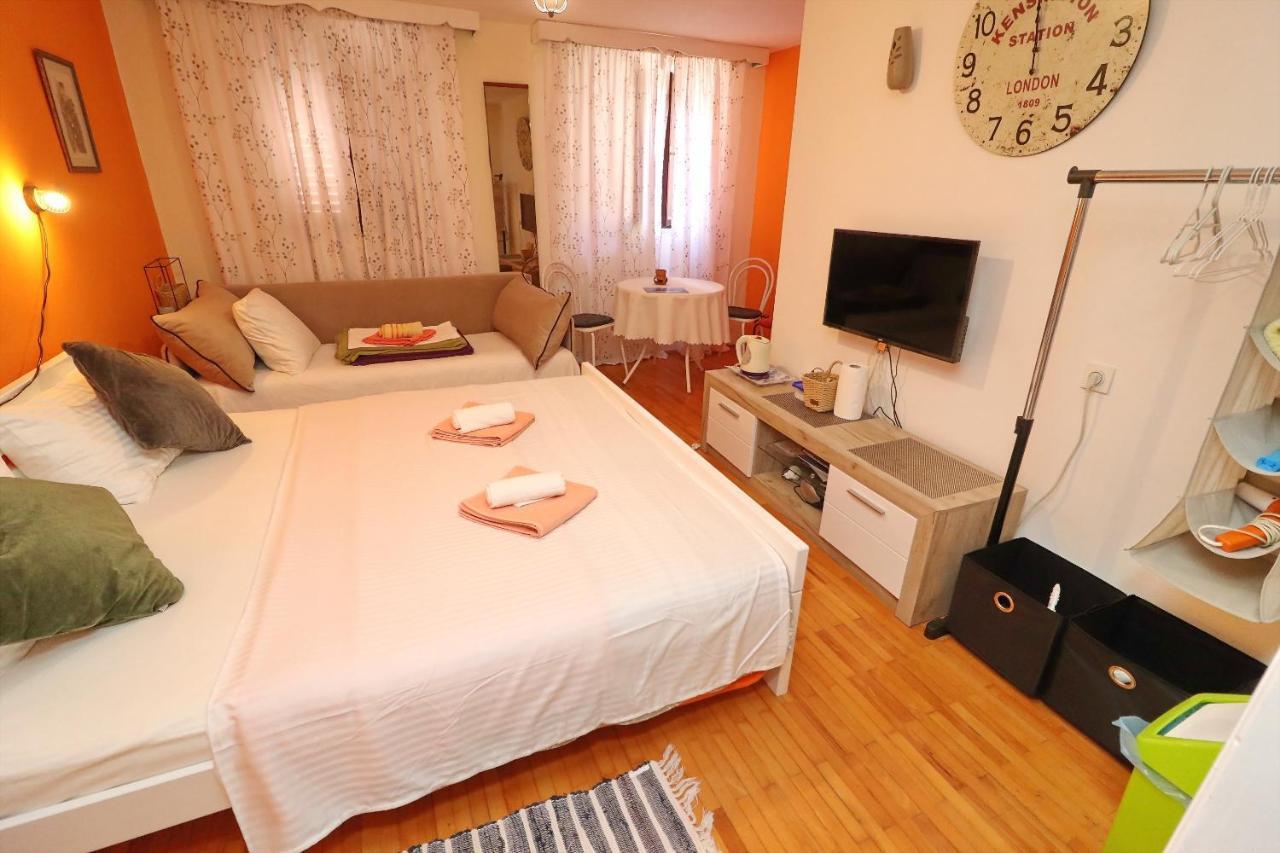 Guest House Jungher กอร์จูลา ภายนอก รูปภาพ