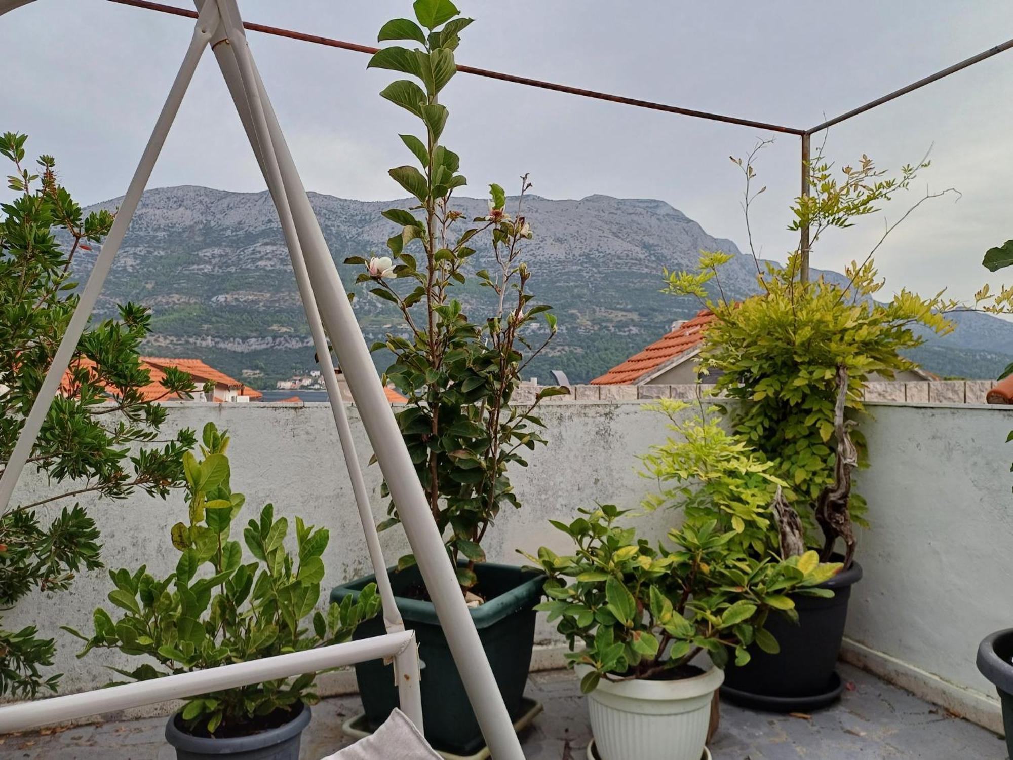 Guest House Jungher กอร์จูลา ภายนอก รูปภาพ