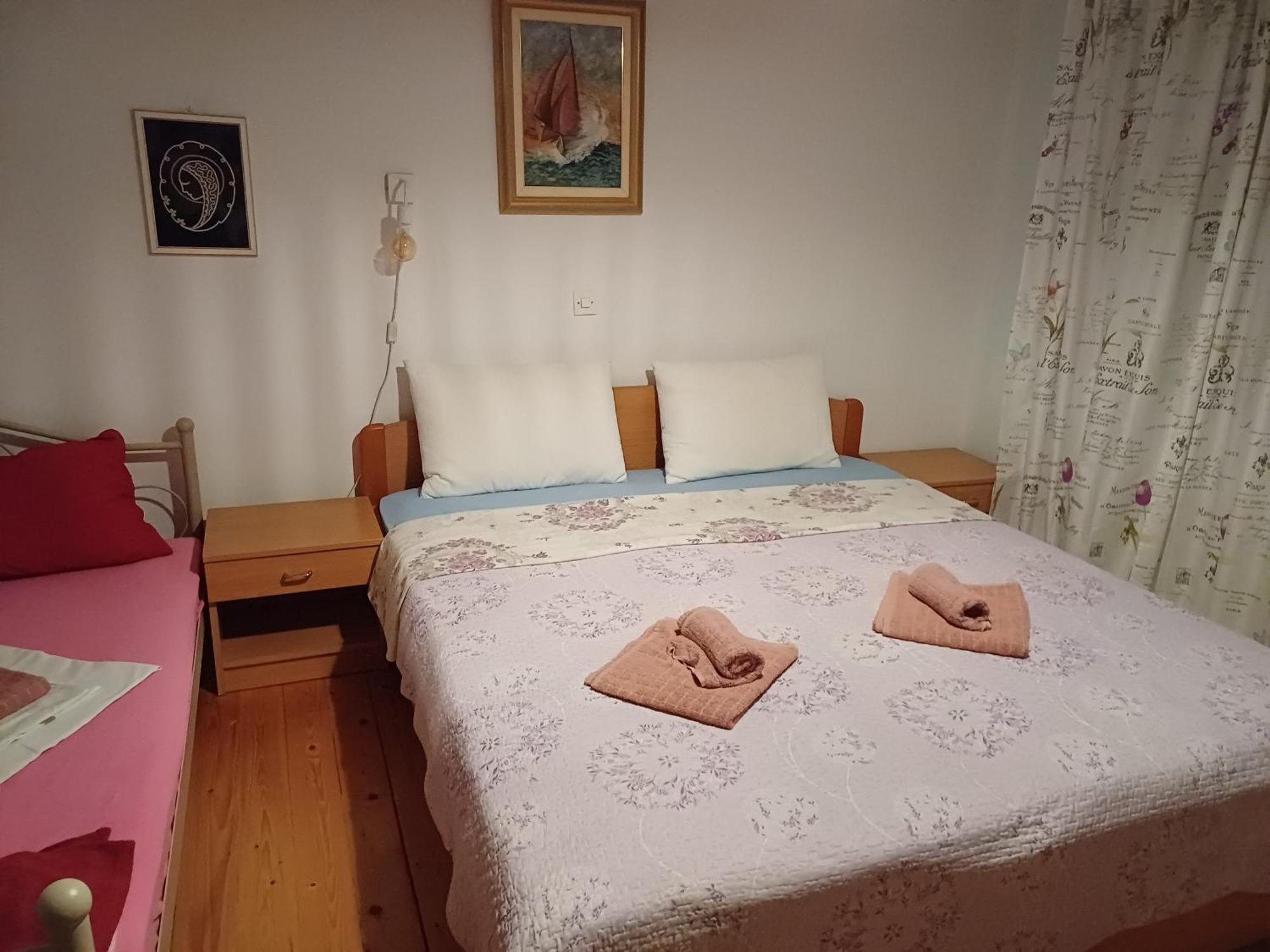 Guest House Jungher กอร์จูลา ภายนอก รูปภาพ